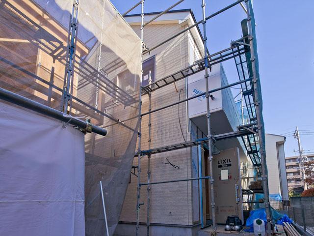 Local photos, including front road. Local (12 May 2013) Shooting