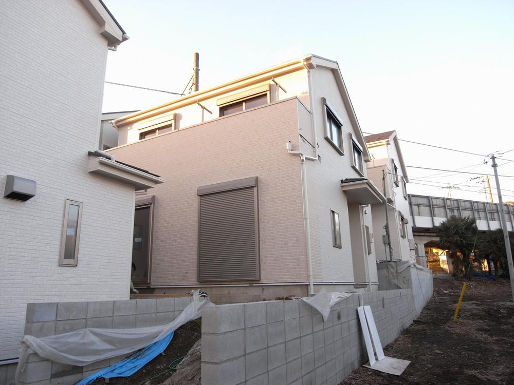 Local appearance photo. Local (12 May 2013) Shooting