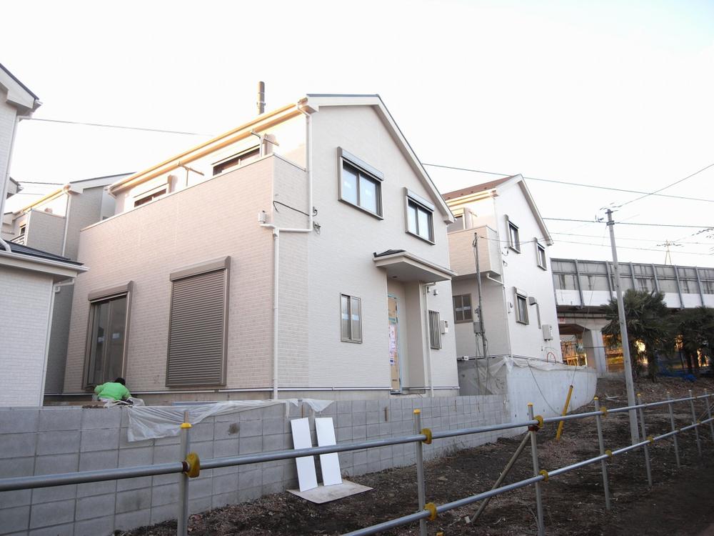 Local appearance photo. Local (12 May 2013) Shooting