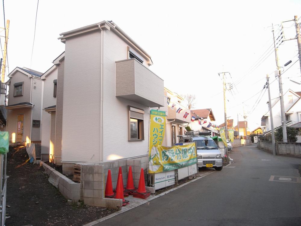 Local photos, including front road. Local (12 May 2013) Shooting