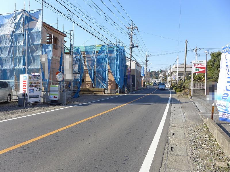 Local photos, including front road. Local (December 6, 2013) Shooting