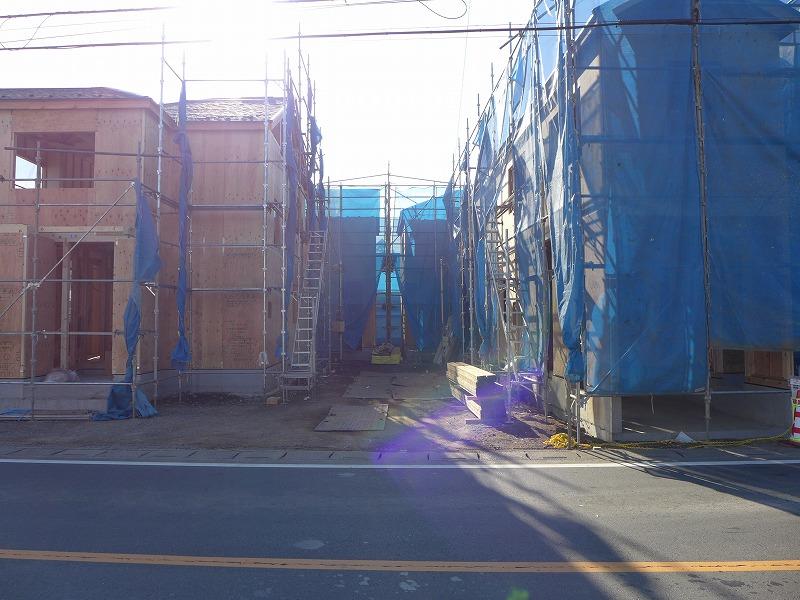 Local photos, including front road. Local (December 6, 2013) Shooting