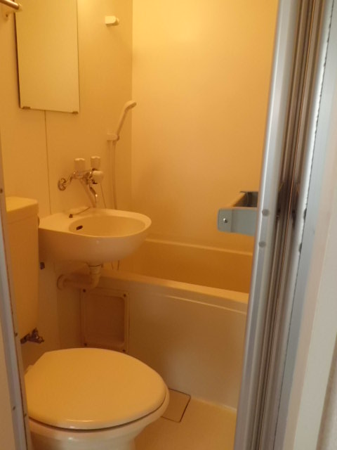 Bath. It is clean Ease 3-point unit bus. 