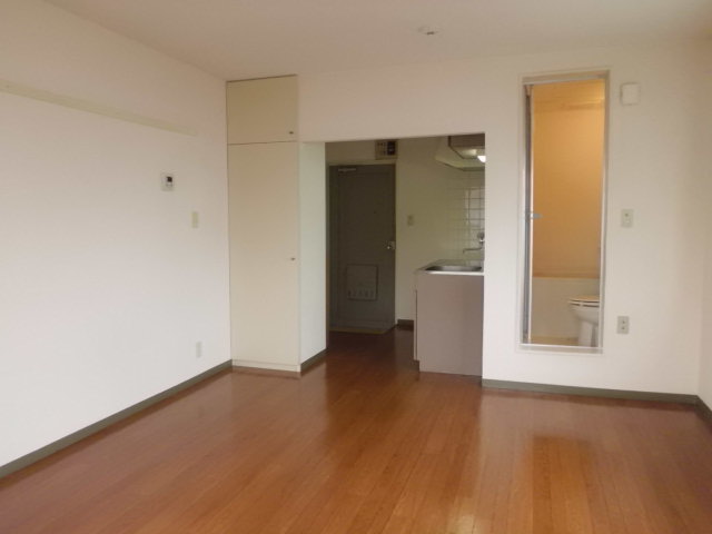 Other room space. Spacious and has an 8-pledge a certain room. 