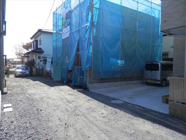 Local photos, including front road. Living environment is good in a quiet living environment