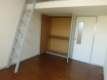 Other room space. Western style room ・ Storage room ・ Kitchen and Western-style rooms are separated by a door. 
