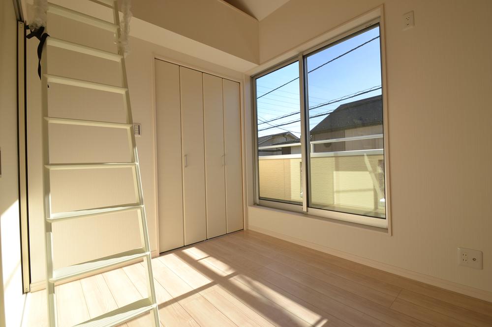 Non-living room. Indoor (12 May 2013) Shooting