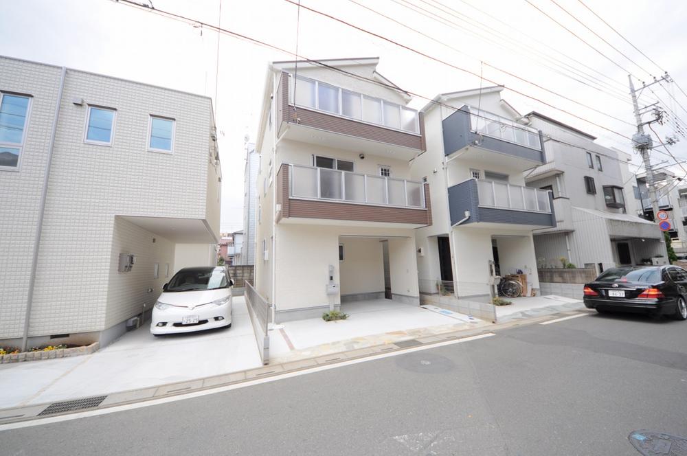 Local appearance photo. Local (11 May 2013) Shooting