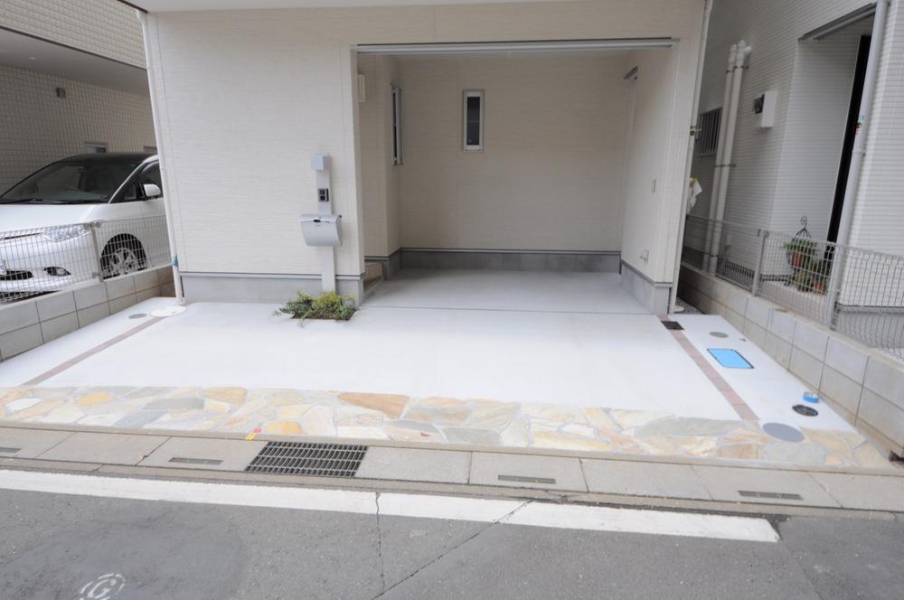 Parking lot. Local (11 May 2013) Shooting