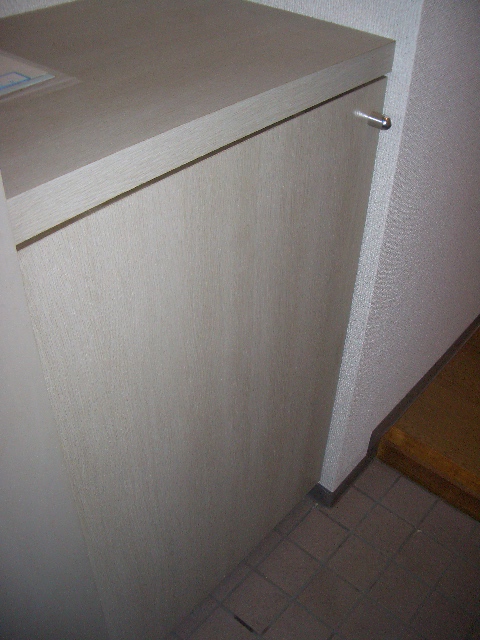 Entrance. Interior photograph is the one of the other in Room.