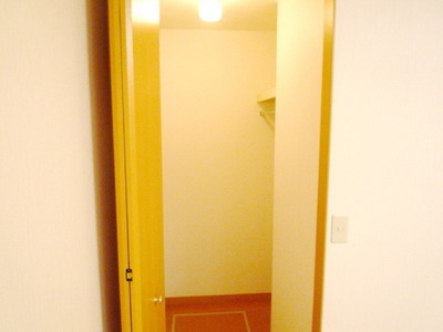 Receipt. Large closet
