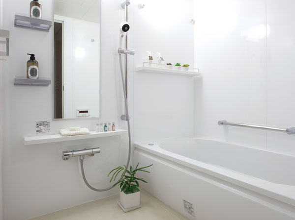 Bathing-wash room.  [Bathroom] Take the fatigue of the day, Bathroom with an important role as a place to heal the mind and body. And the space to be able to spend a relaxed, We prepared a bath to ensure the size of the room. Relaxing time to enjoy the comfort and peace leisurely laid the body, Nourish fervor and vitality to tomorrow, We will deliver the health to each and every family.