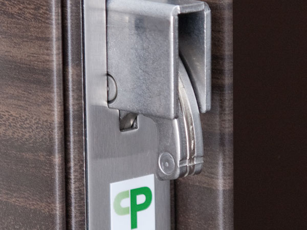 Security.  [Incorrect tablet measures sickle dead bolt] Since the dead bolt has become sickle, Less likely to be out of a lock in an attempt to pry at the bar, etc., It is hard to structure that is the wrong answer tablets.