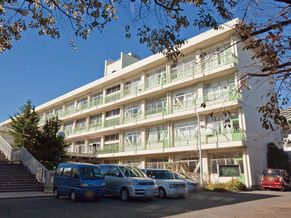 Surrounding environment. Tokorozawa elementary school (11 minutes' walk ・ About 830m)