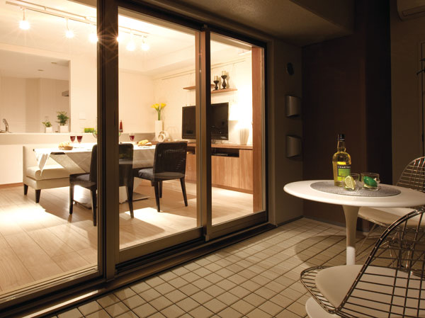 Room and equipment. Balcony