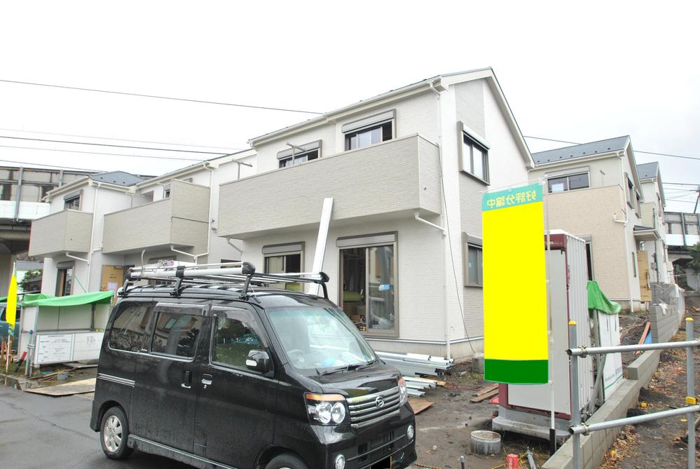 Local appearance photo. Local (12 May 2013) Shooting