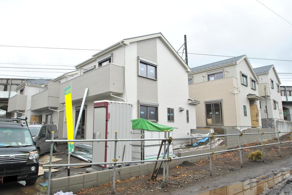 Local appearance photo. Local (12 May 2013) Shooting