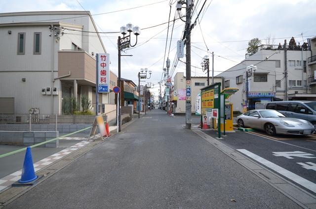 Local photos, including front road. (2013 December 23 shooting)