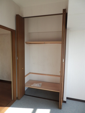 Receipt. It is a storage rack of about 6.2 Pledge Western-style south.