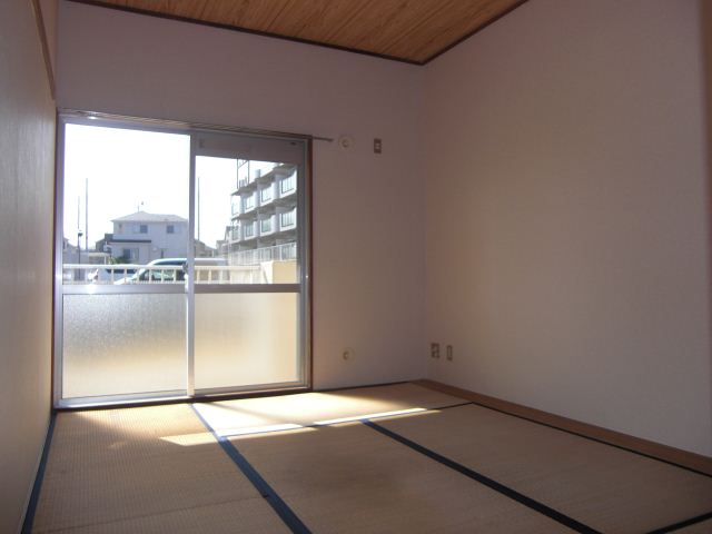 Living and room. Photo, It becomes a thing of 103, Room. 