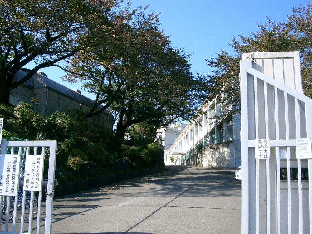 Junior high school. Tokorozawa until municipal Yamaguchi Junior High School 1900m