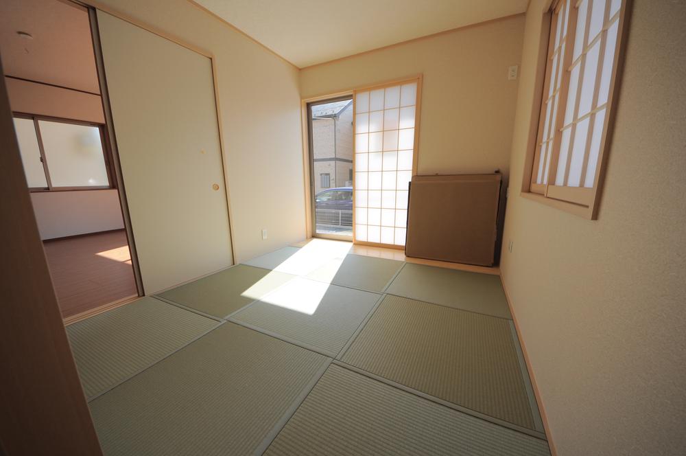 Same specifications photos (Other introspection). Same specifications