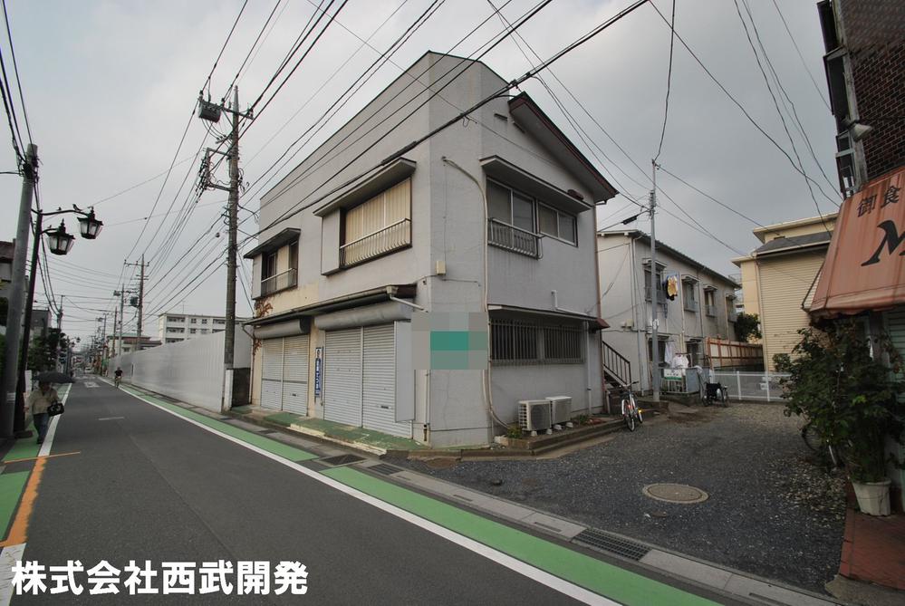 Local photos, including front road. Local land photo