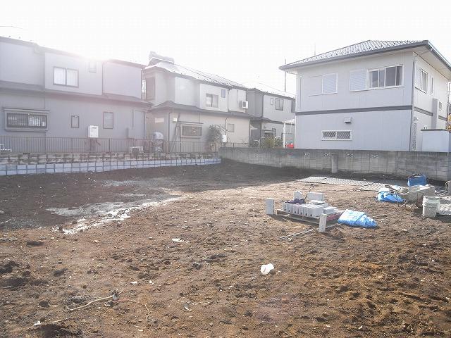 Local photos, including front road. Local (11 May 2013) Shooting