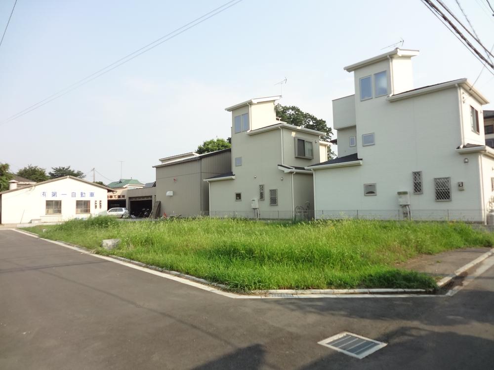 Local photos, including front road. 2013 July shooting