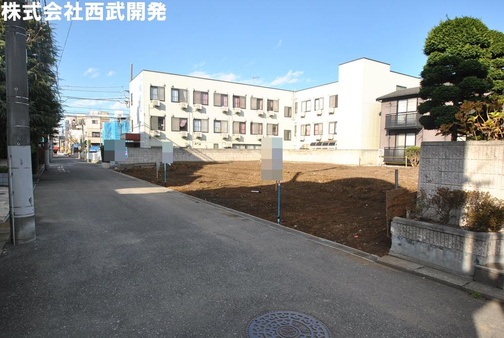 Local photos, including front road. Local land photo