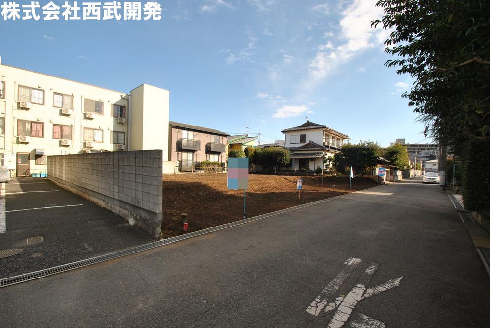 Local photos, including front road. Local land photo