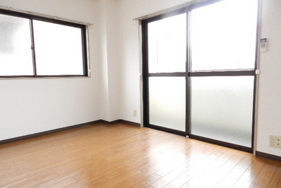 Living and room. Western-style 5.5 Pledge