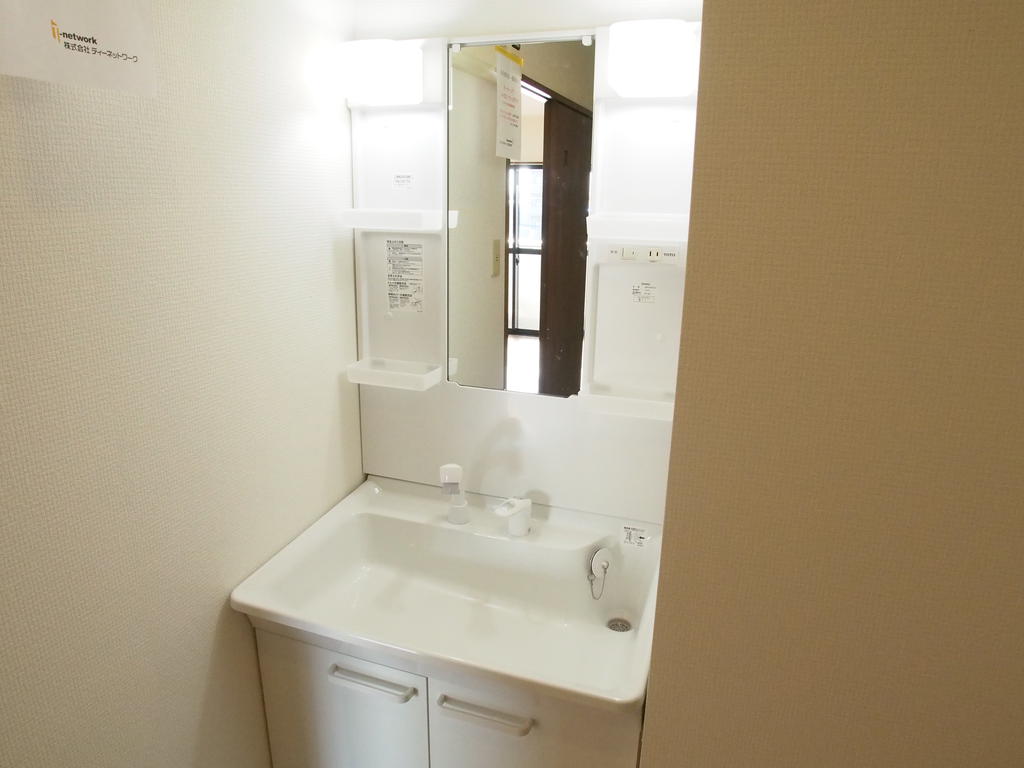 Washroom. bath