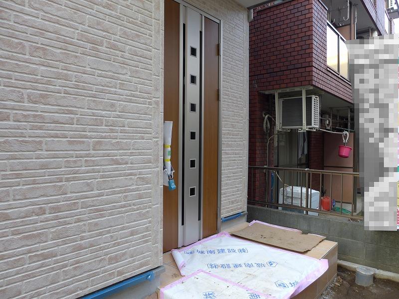 Entrance. Local (December 13, 2013) Shooting