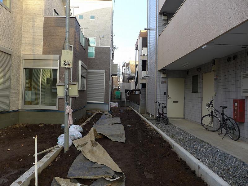 Local photos, including front road. Local (December 13, 2013) Shooting