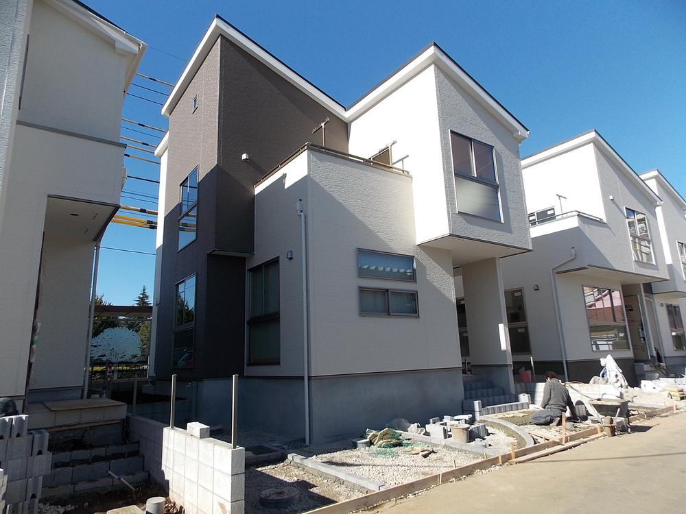 Local appearance photo. Local (12 May 2013) Shooting