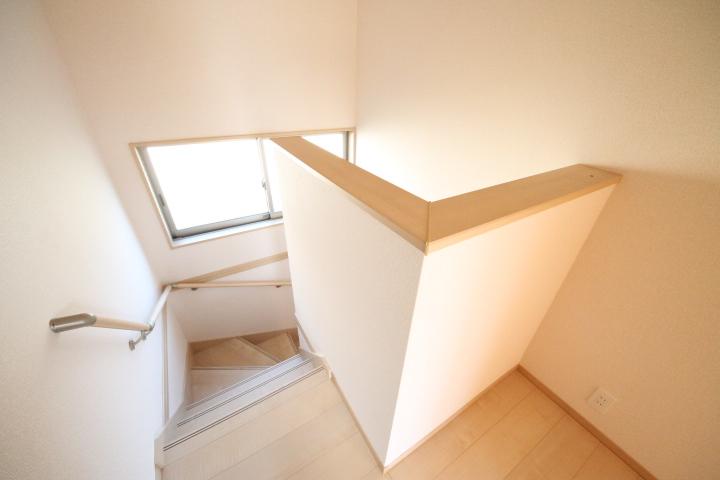 Other introspection. The north is also a staircase near also bright in the road.