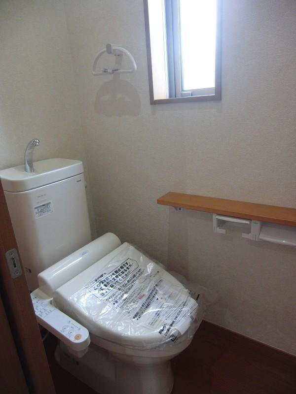 Toilet. Local (September 6, 2013) Shooting