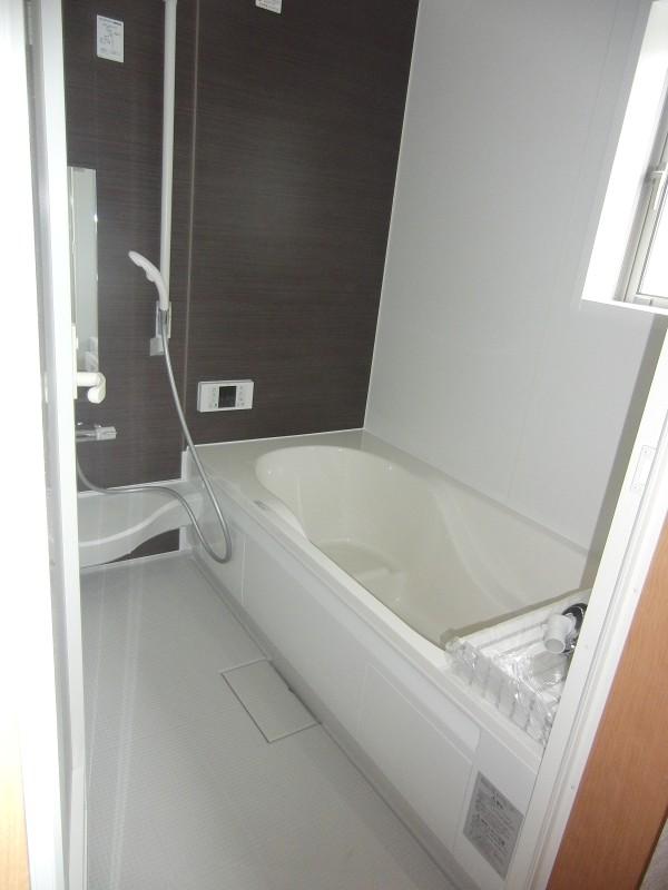 Bathroom. Local (September 6, 2013) Shooting