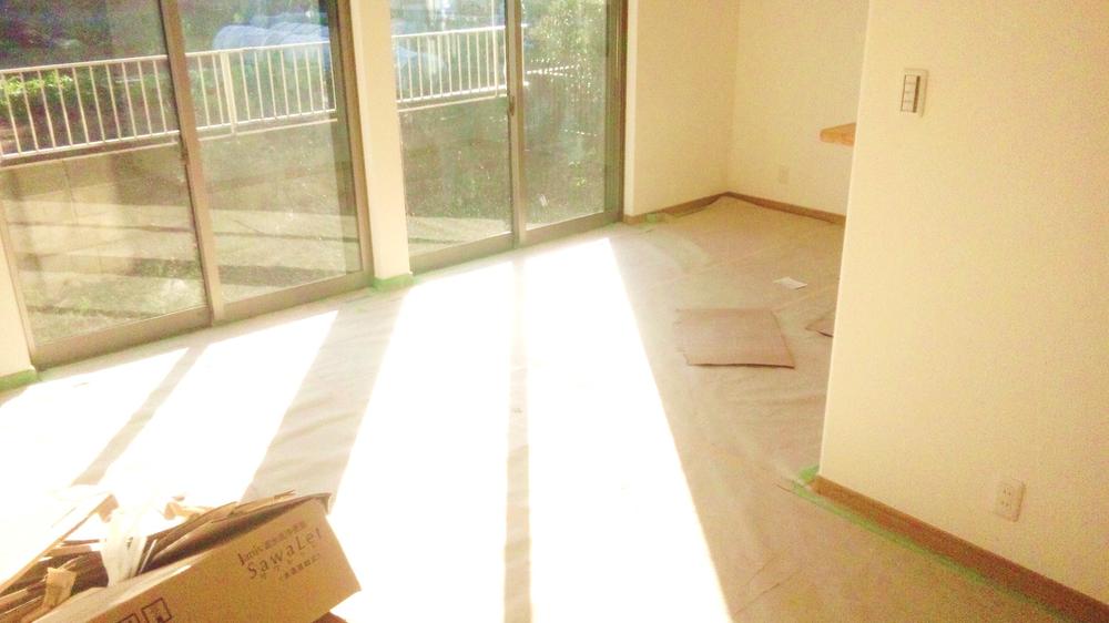 Living. Please feel this positive per.