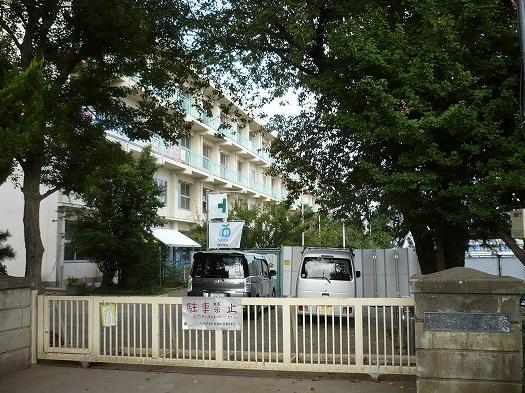 Primary school. Tokorozawa Municipal Yasumatsu to elementary school 650m