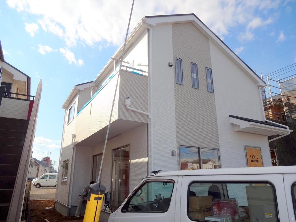 Local appearance photo. Local (12 May 2013) Shooting