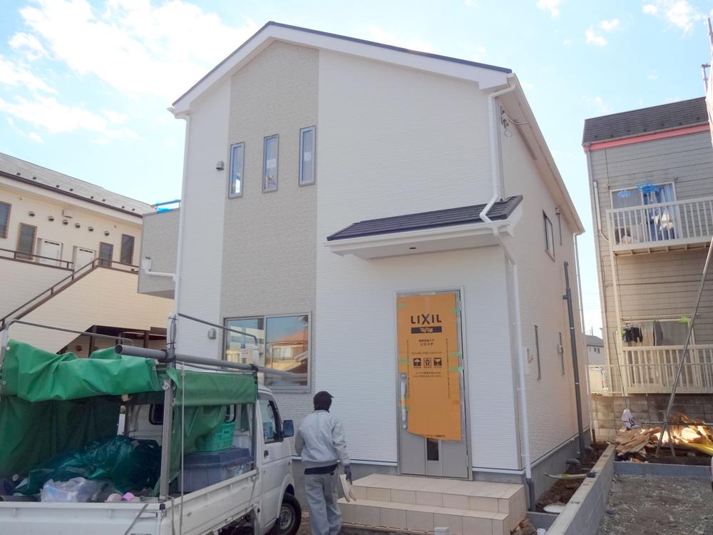 Local appearance photo. Local (12 May 2013) Shooting