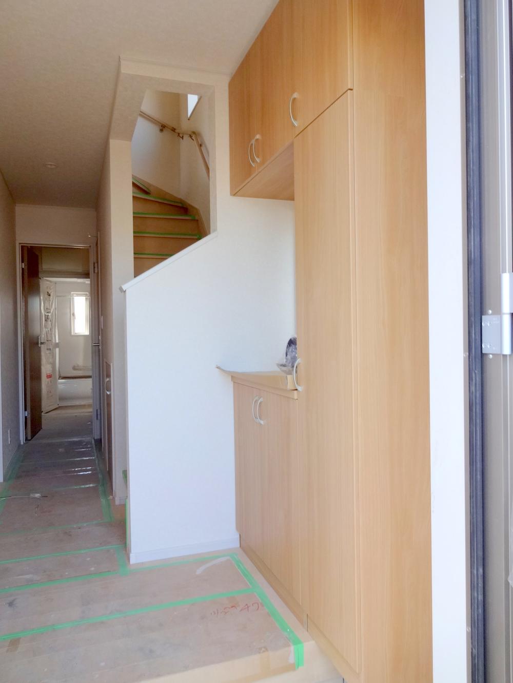 Entrance. Local (12 May 2013) Shooting