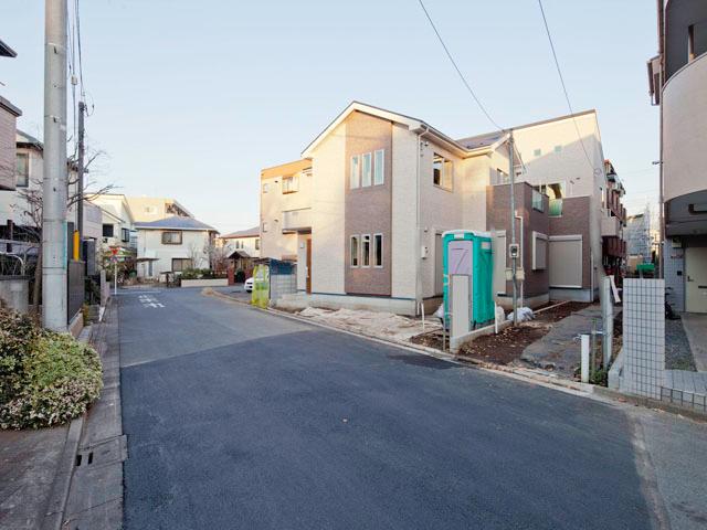 Local appearance photo. Local (11 May 2013) Shooting