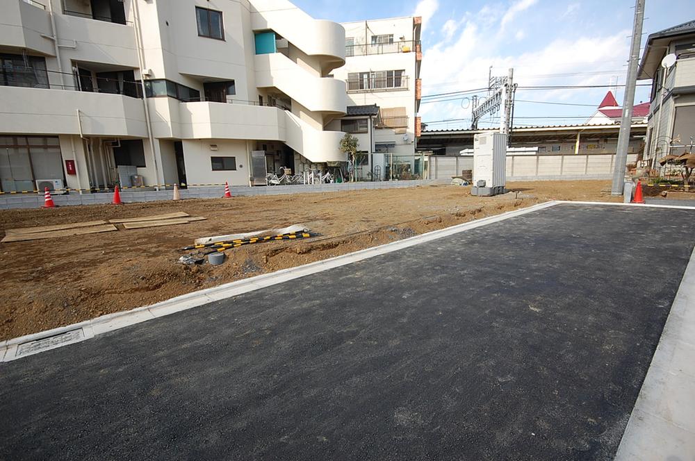 Local photos, including front road. Sunny