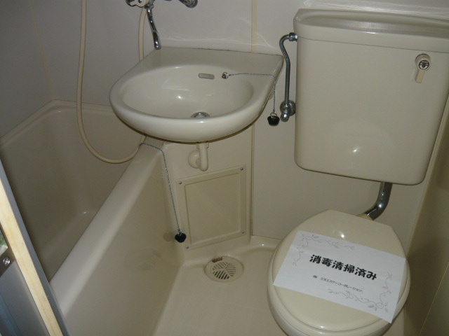 Bath. 3-point unit bus
