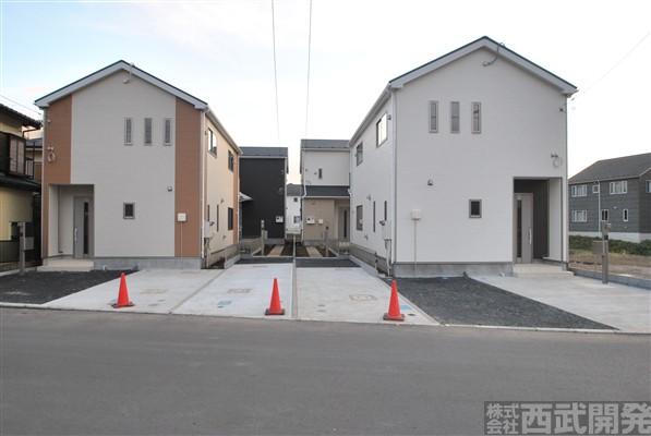 Local photos, including front road. There is a feeling of freedom