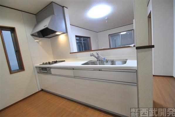 Kitchen. 4 Building Also impetus conversation with family