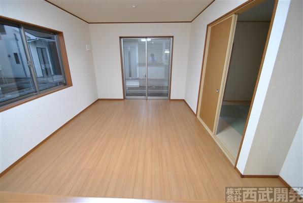 Living. 4 Building LDK of Japanese-style room adjacent